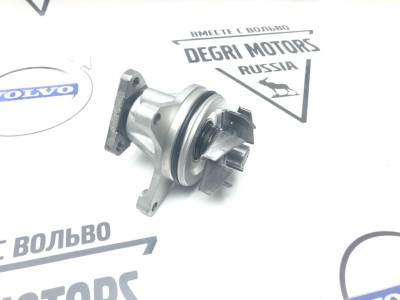 Комплект водяного насоса (помпа) Вольво S40 II \\ SKF