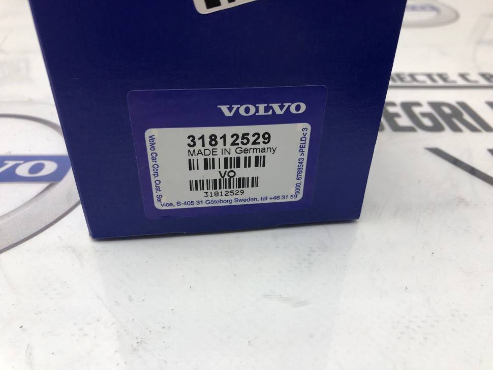 Топливный насос паркового отопителя Volvo S60, S80, V70 II, XC70, XC90 \\ VOLVO Original 31812529