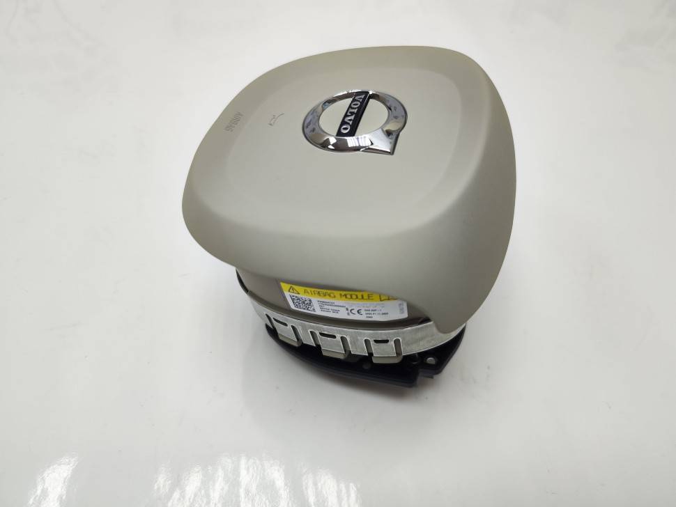 Подушка безопасности в руль XC90 II, XC60 II, S60 III, S90 II \\ VOLVO Original 39834727-WAB