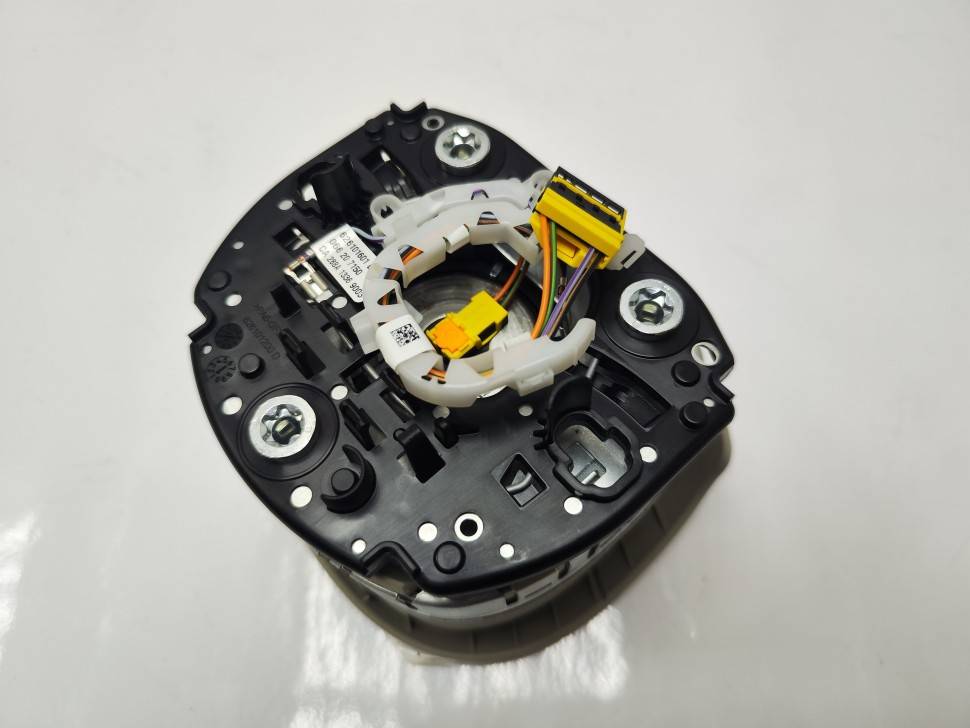 Подушка безопасности в руль XC90 II, XC60 II, S60 III, S90 II \\ VOLVO Original 39834727-WAB