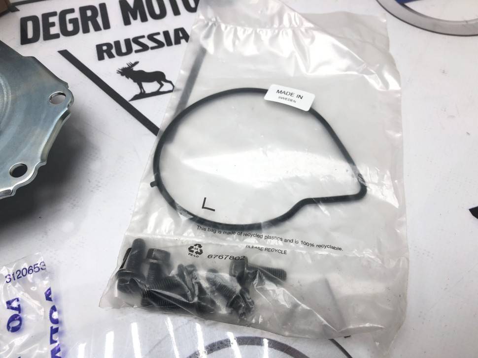 Водяная помпа Вольво S80 II, V70 III, XC60, XC70 II, XC90 \\ B6304Txx, B6324Sxx, 6 цилиндров \\ VOLVO Original 31219000