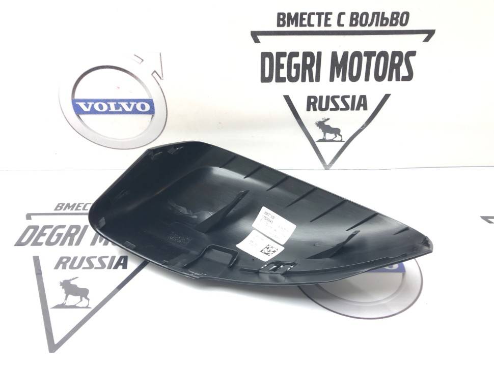 Крышка зеркала правого Вольво ХС60 (14-) \\ VOLVO Original 39821930