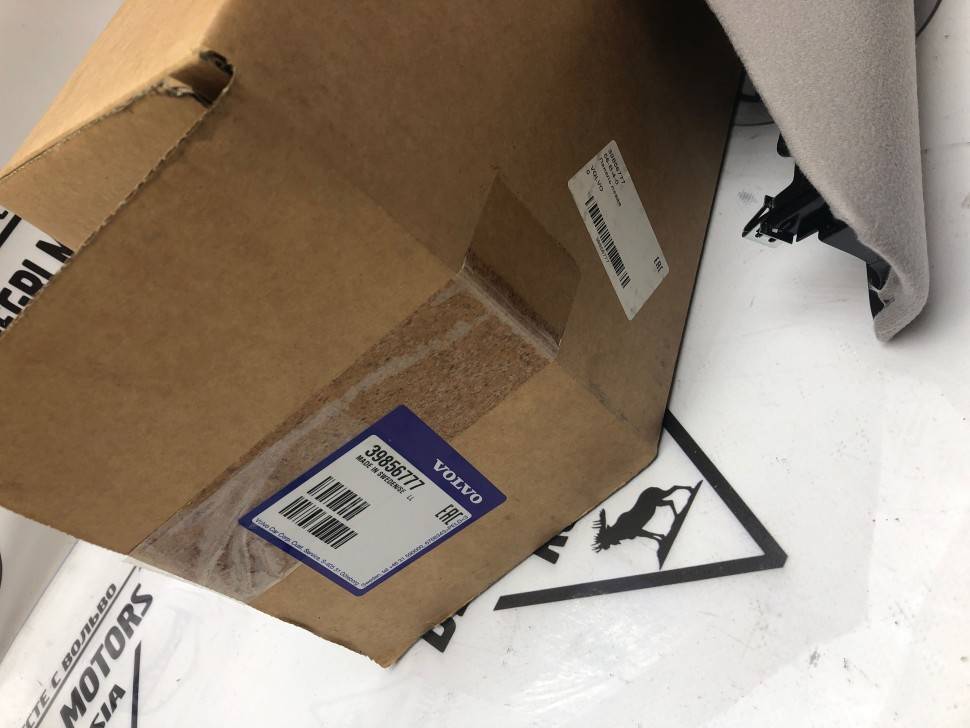 Панель левая \\ VOLVO 39856777