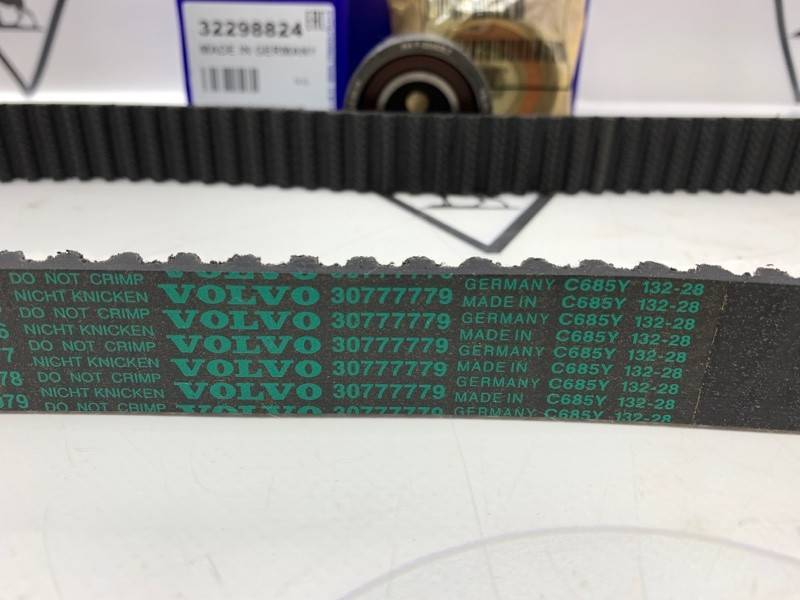 Комплект для ремонта ГРМ VOLVO C30 S40 V50 S60 S60 II S80 S80II V70 II XC70 XC60 ХС90 \\ 5 цилиндров дизель \\ VOLVO Original 31359568