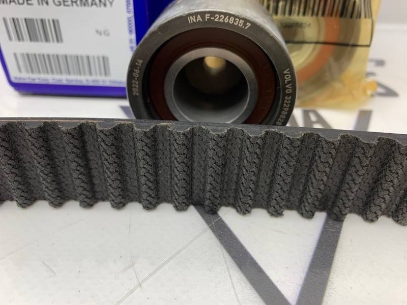 Комплект для ремонта ГРМ VOLVO C30 S40 V50 S60 S60 II S80 S80II V70 II XC70 XC60 ХС90 \\ 5 цилиндров дизель \\ VOLVO Original 31359568