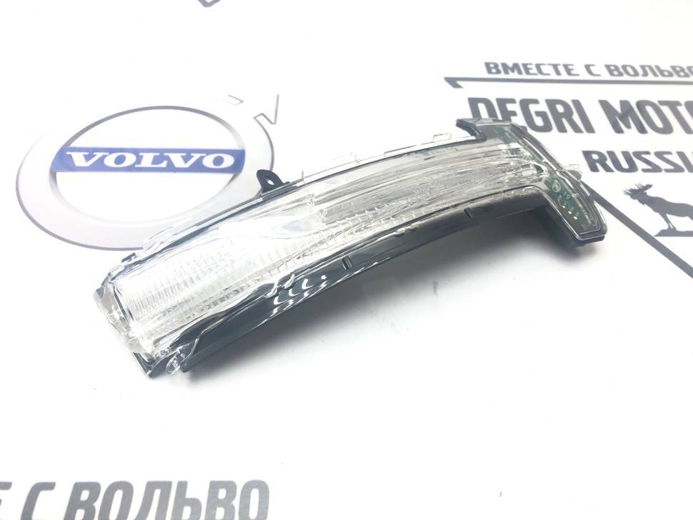 Повторитель поворота правого зеркала VOLVO XC60 \\ VOLVO Original 31371879