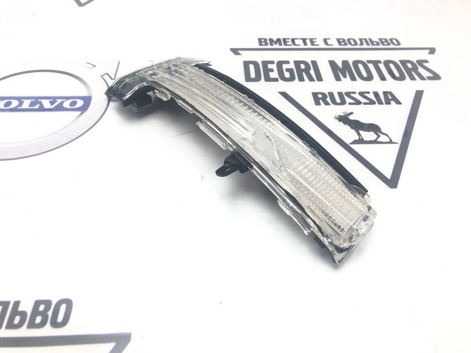Повторитель поворота правого зеркала VOLVO XC60 \\ VOLVO Original 31371879