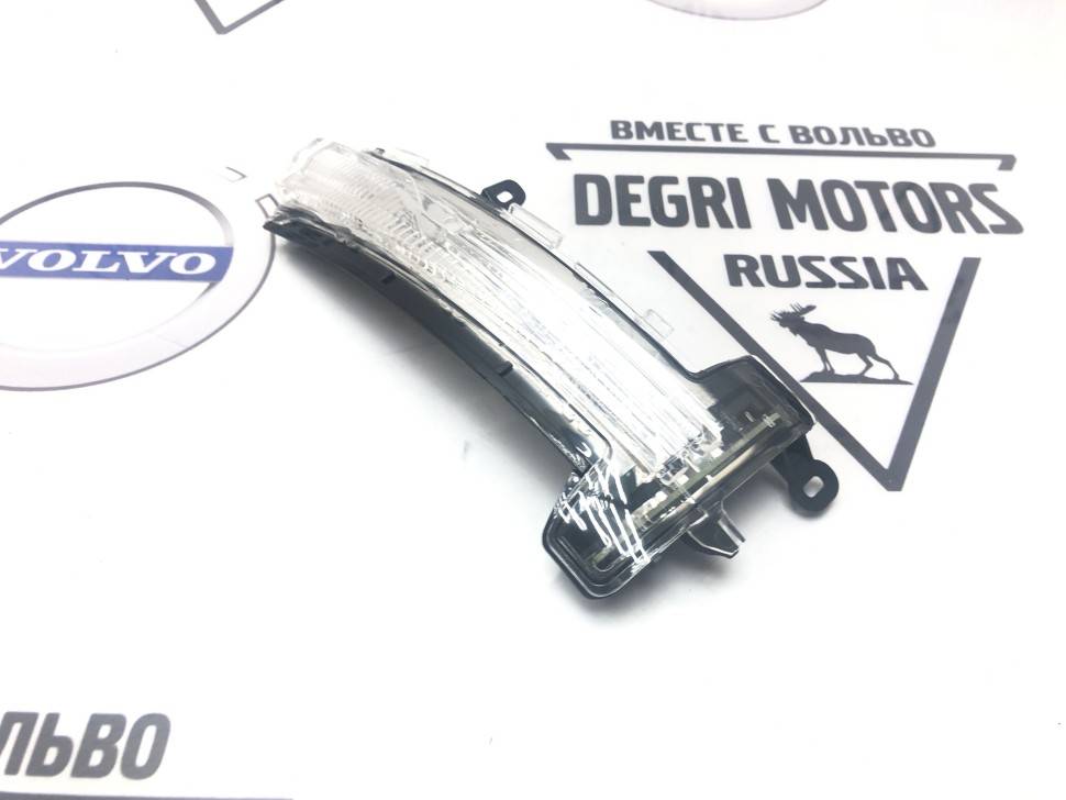 Повторитель поворота правого зеркала VOLVO XC60 \\ VOLVO Original 31371879