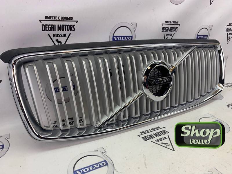 Решетка радиатора Вольво XC90 II \\ под камеру \\ VOLVO Original 31425936