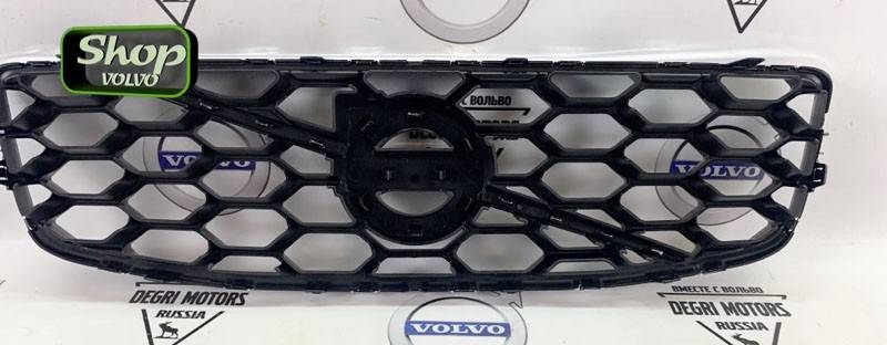 Решетка радиатора с эмблемой Вольво ХС70 II с 2014 года \\ CH 175000- \\ SW31383753