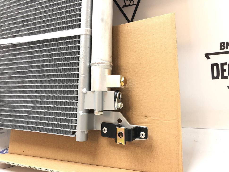 Радиатор кондиционера Volvo S60, S80, V70 II, XC70 \\ GParts VO31267200