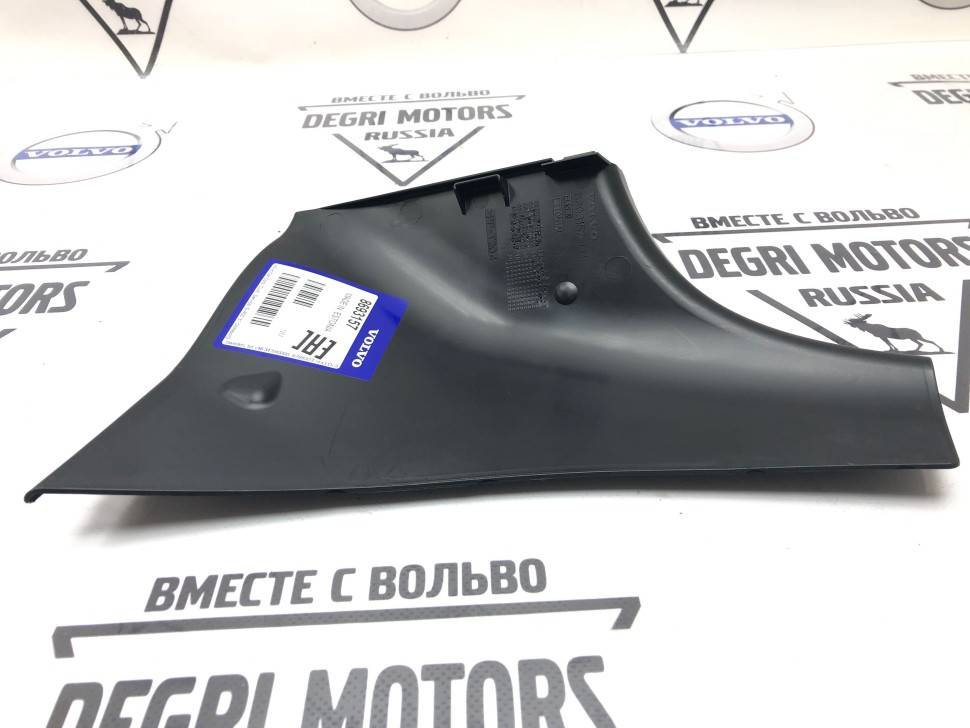 Панель угловая правая Volvo XC90 \\ VOLVO Original 8693157