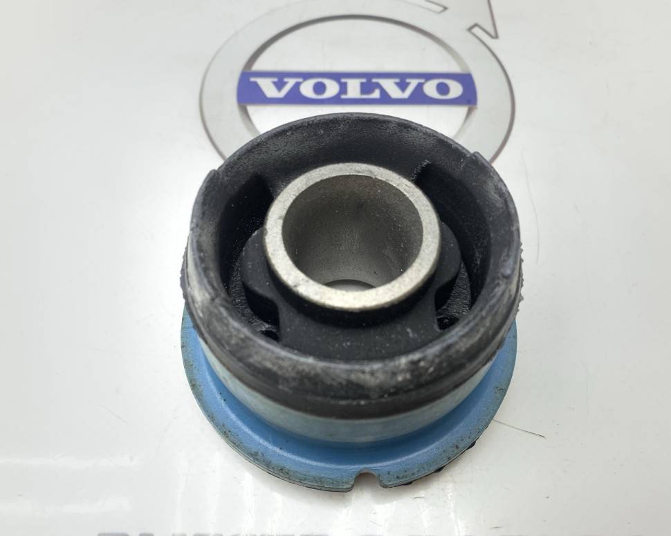 Сайлентблок переднего подрамника VOLVO S60 S80 XC70 XC90 \\ VOLVO Original 8678497