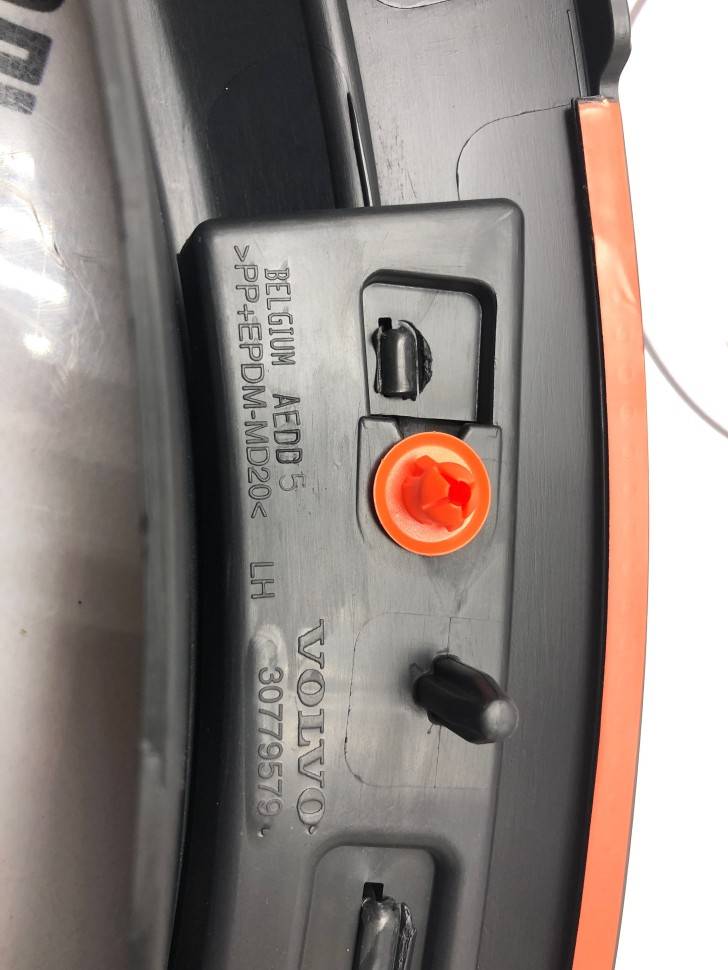 Расширитель колесной арки задней левой Volvo XC90 \\ VOLVO Original 39882660