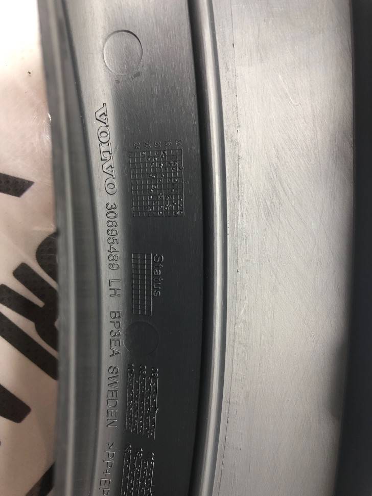 Расширитель колесной арки задней левой Volvo XC90 \\ VOLVO Original 39882660