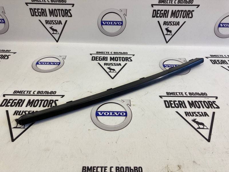 Центральный спойлер переднего бампера Volvo XC90 II \\ 2016-2019 \\ SWParts SW31383802