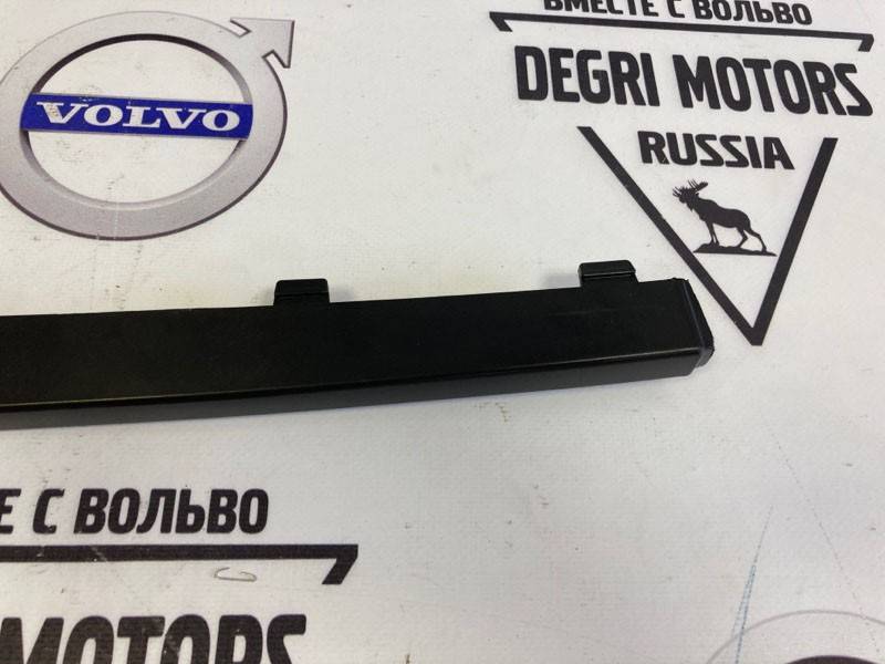 Центральный спойлер переднего бампера Volvo XC90 II \\ 2016-2019 \\ SWParts SW31383802