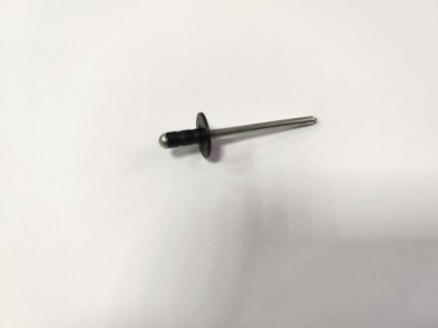 Заклепка Вольво крепления индентификационной пластины