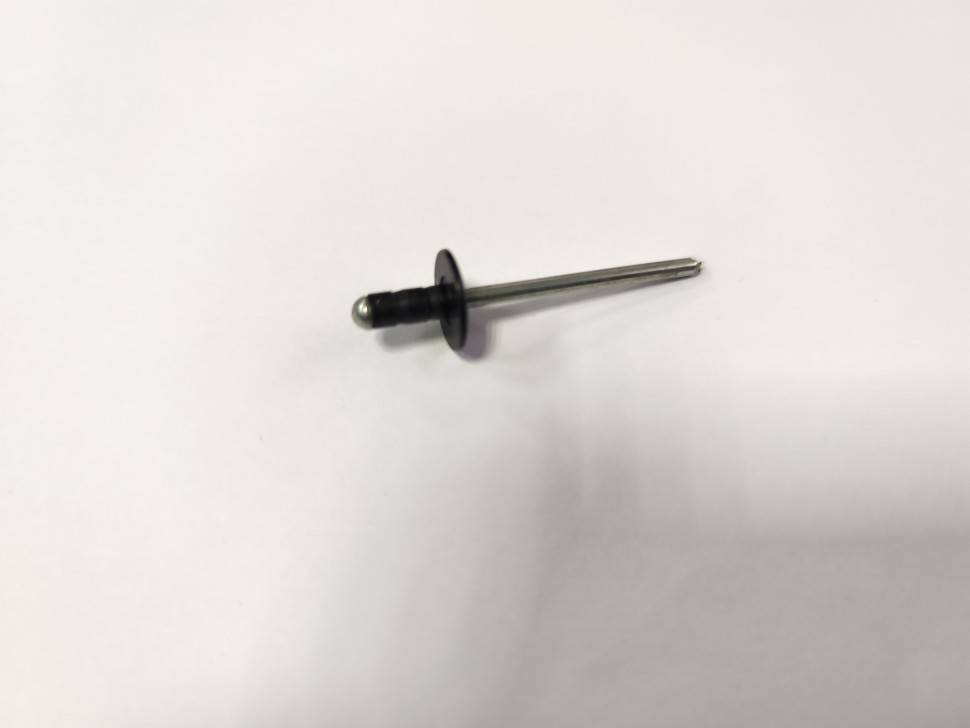 Заклепка Вольво крепления индентификационной пластины