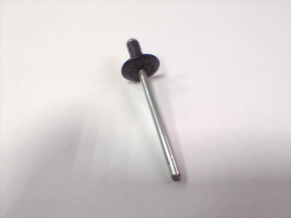 Заклепка Вольво крепления индентификационной пластины