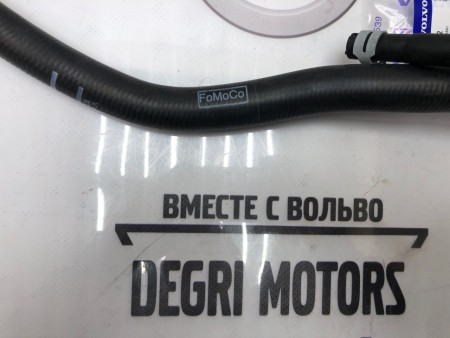 Шланг от бачка на двигатель и отопитель Вольво S40 II, V50, C30 \\ 4 цилиндра \\ VOLVO Original 31368045