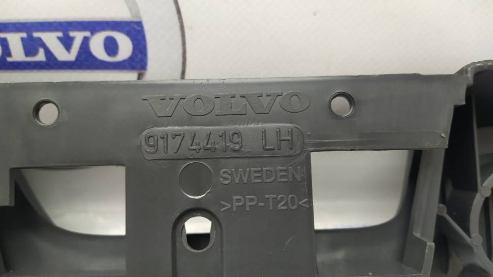 Панель боковая сидения переднего левого VOLVO S60, S80 (-06) \\ VOLVO Original 9196011 \\ VOLVO Original 9196011