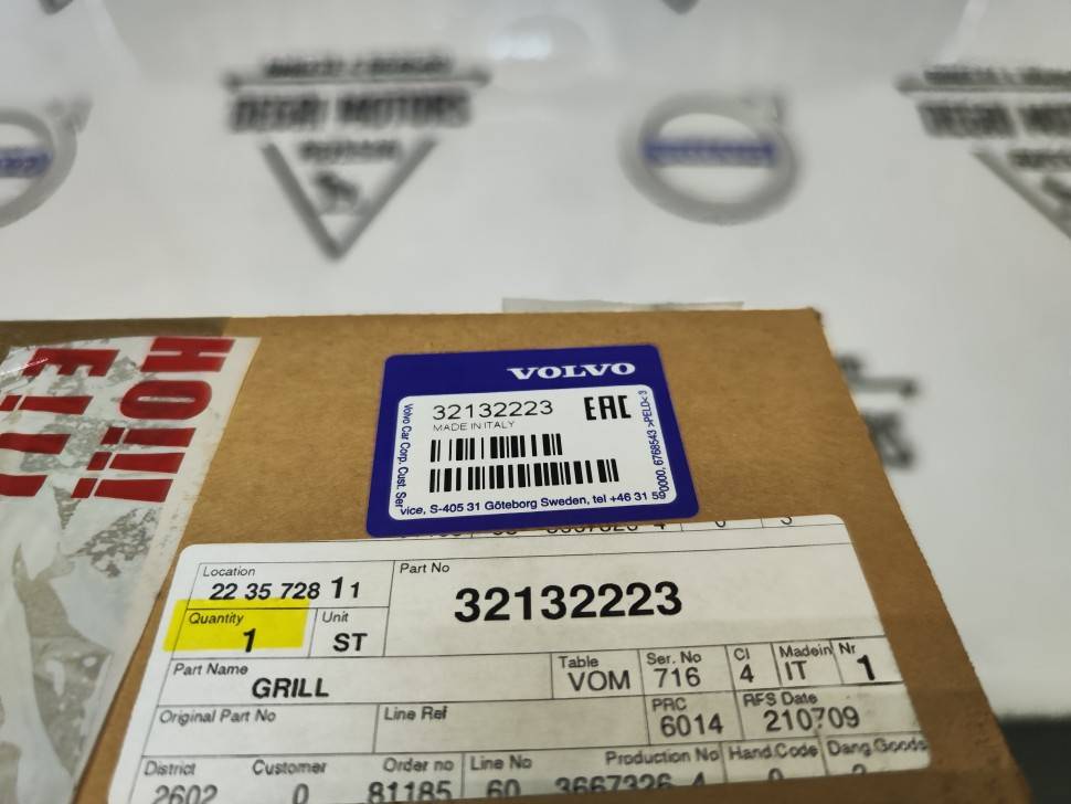Grille \\ VOLVO Original 32132223
