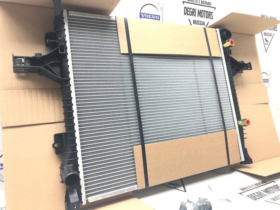 Радиатор охлаждения \\ VOLVO XC90 \\ 2002-2013 \\ NISSENS Дания 65613A
