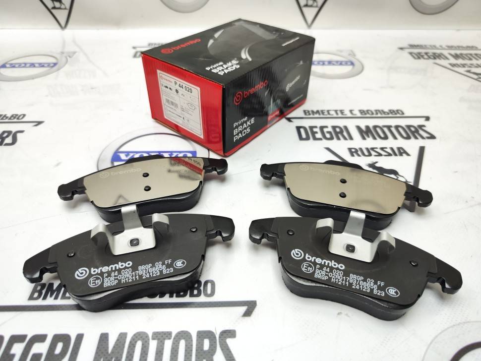 Тормозные колодки передние 16&#039;&#039; VOLVO S80 II, XC70 II, S60 II \\ 300 мм \\ BREMBO P44020