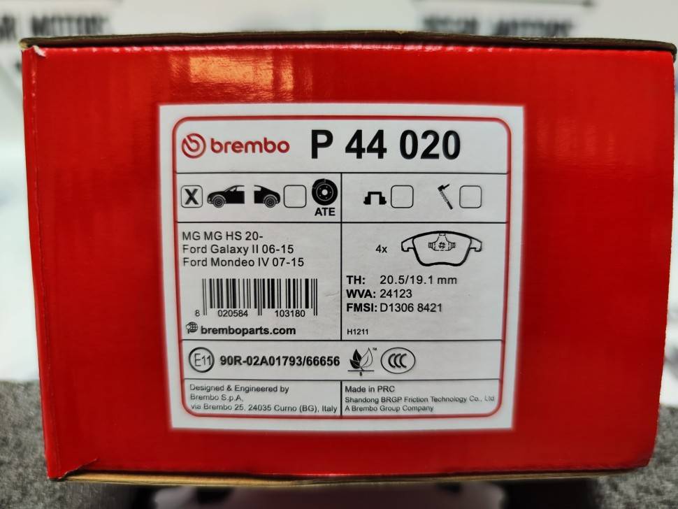 Тормозные колодки передние 16&#039;&#039; VOLVO S80 II, XC70 II, S60 II \\ 300 мм \\ BREMBO P44020