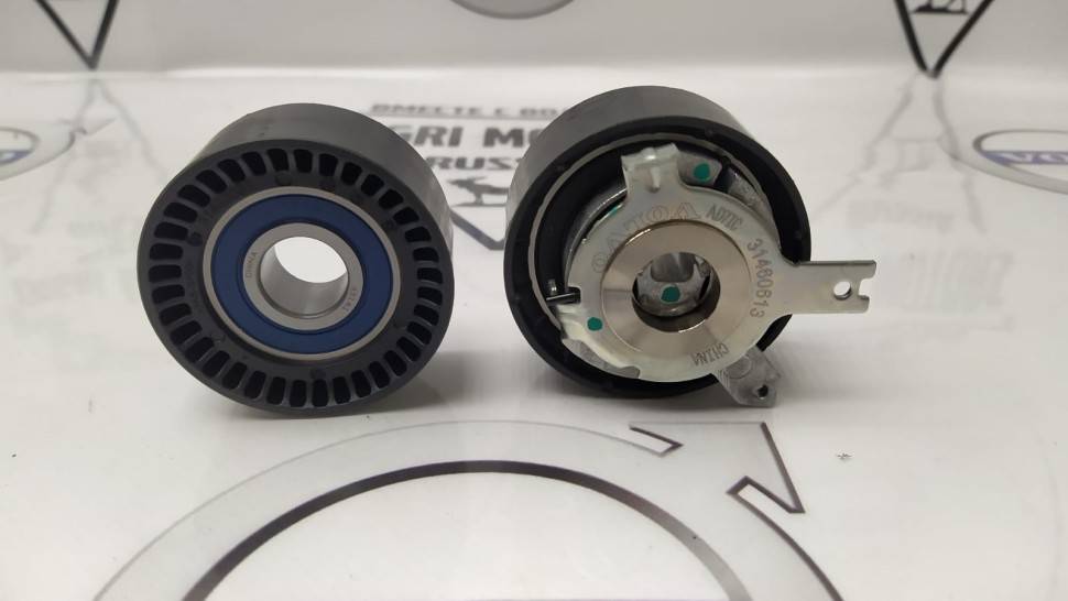 Ремень ГРМ комплект с роликами Вольво B4204T** \\ VOLVO Original 32213096