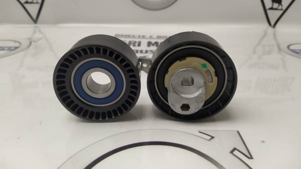 Ремень ГРМ комплект с роликами Вольво B4204T** \\ VOLVO Original 32213096