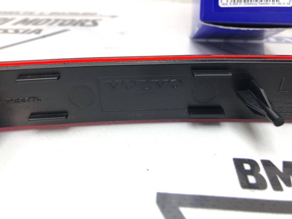 Отражатель заднего бампера левый VOLVO XC90 II \\ VOLVO Original 31468556