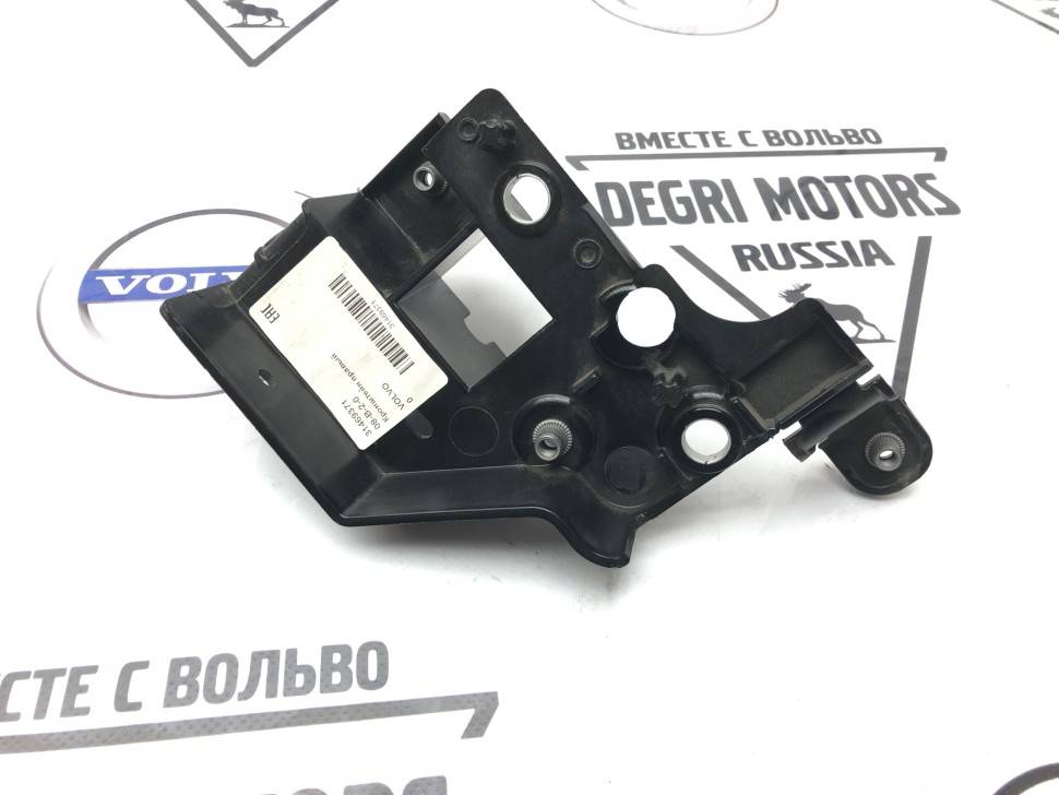 Кронштейн передней панели правый XC40 2018-2024 C40 2023-2024 \\ VOLVO 31469371