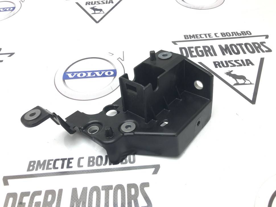 Кронштейн передней панели правый XC40 2018-2024 C40 2023-2024 \\ VOLVO 31469371