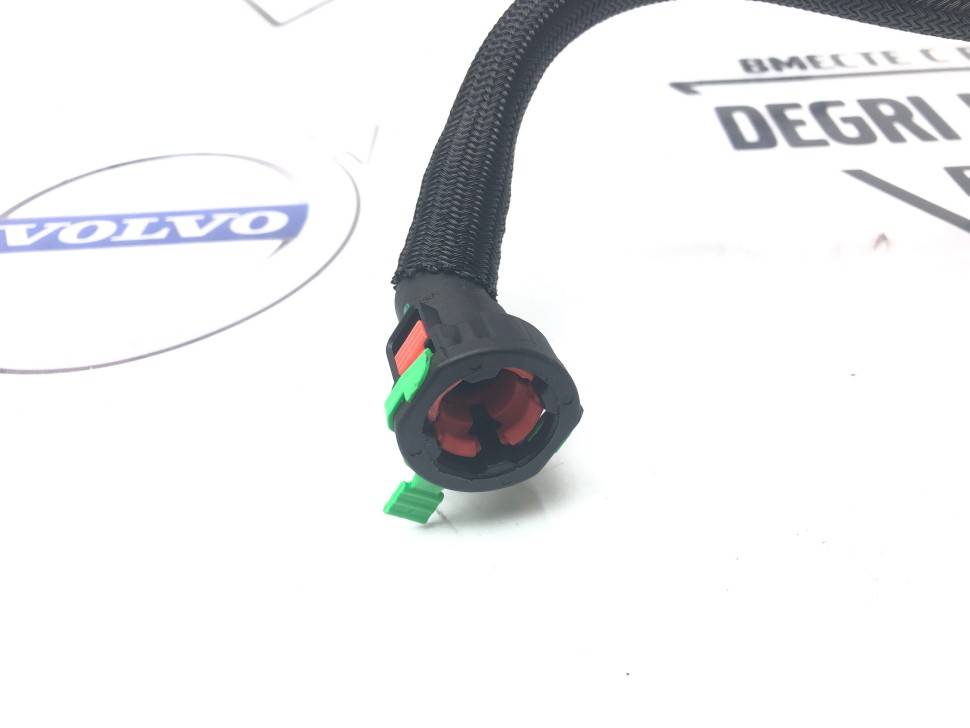 Трубка маслоохладителя верхняя VOLVO S60 II, XC60, XC70 II \\ VOLVO Original 31368679