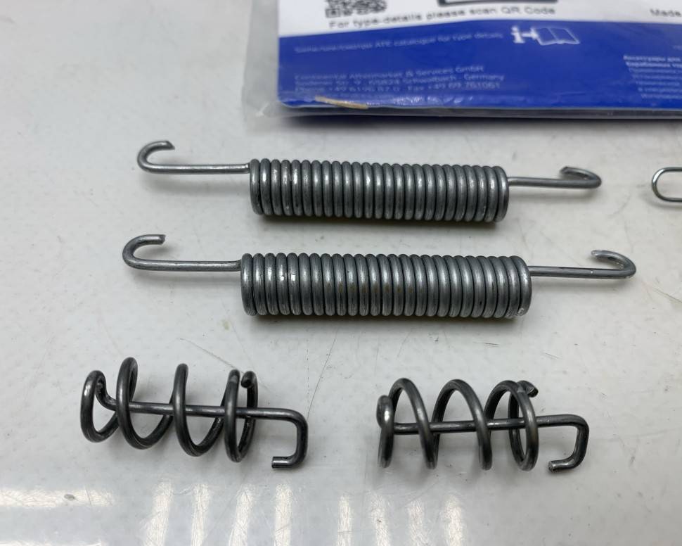 Комплект пружин колодок ручника S60, S80, V70 II, XC70, XC90 \\ ATE \\ 03.0137-9283.2