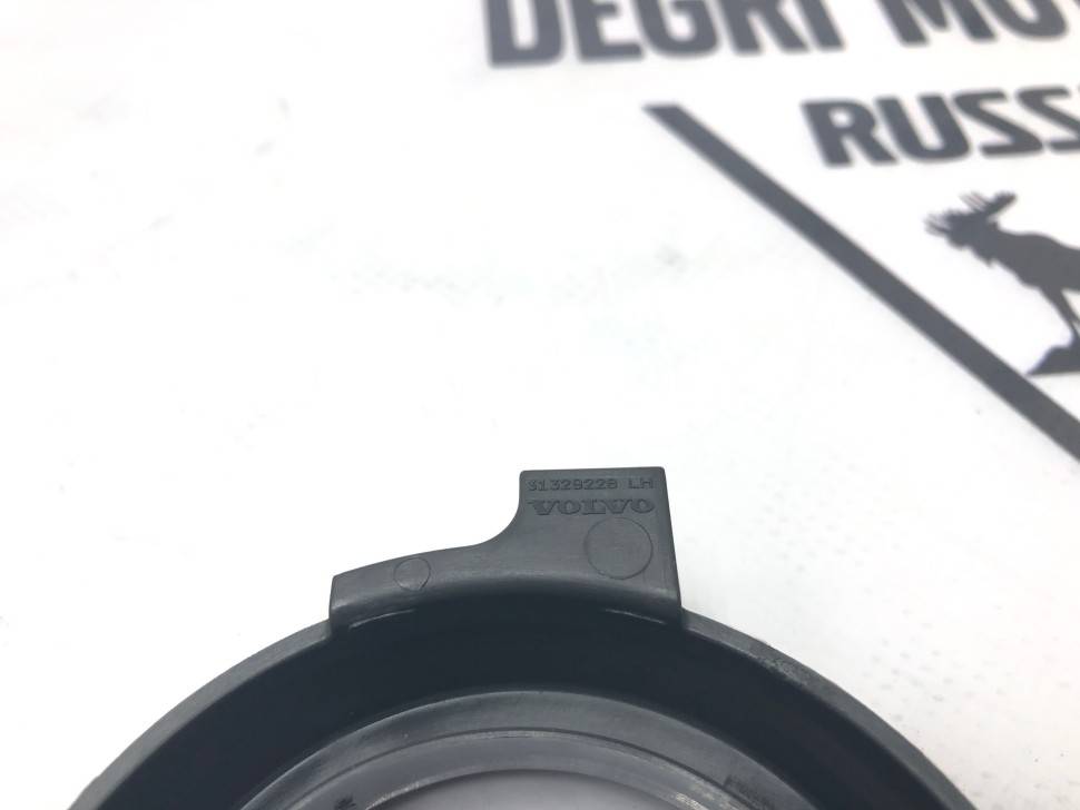 Пыльник задней ступицы Вольво S60, V70 II, S80, XC70, ХС90 \\ левый \\ VOLVO Original 31329228