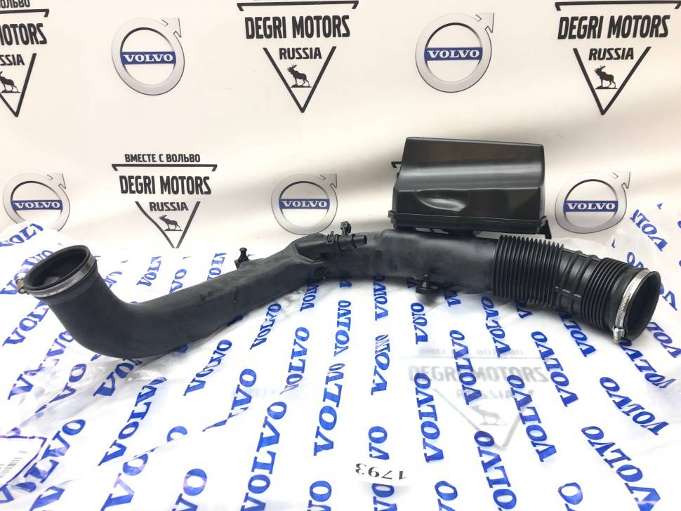 Патрубок воздушного фильтра VOLVO XC60 S60 II, S60 CC, V60 CC, S80 II, XC70 II \\ VOLVO Original 31657655
