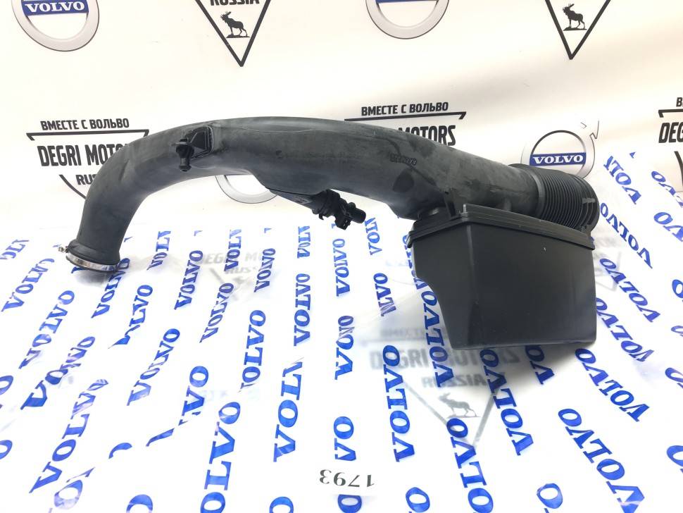 Патрубок воздушного фильтра VOLVO XC60 S60 II, S60 CC, V60 CC, S80 II, XC70 II \\ VOLVO Original 31657655