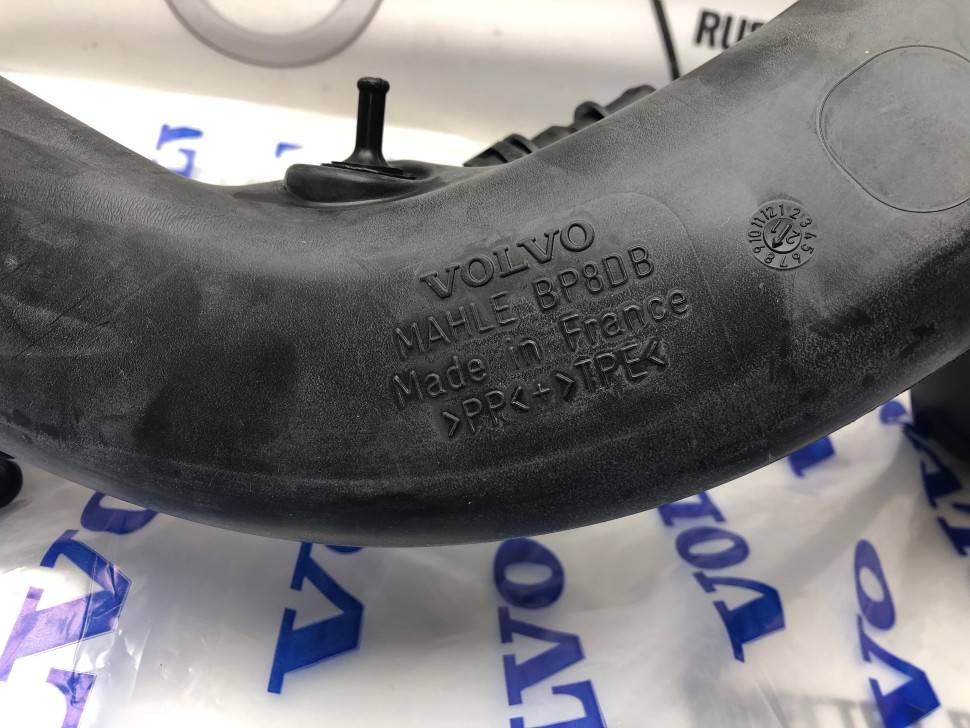 Патрубок воздушного фильтра VOLVO XC60 S60 II, S60 CC, V60 CC, S80 II, XC70 II \\ VOLVO Original 31657655