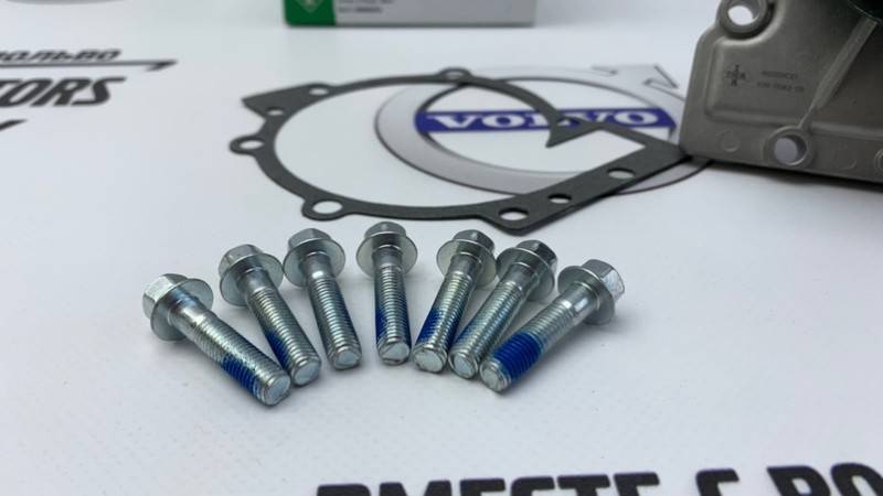 Насос охлаждающей жидкости Volvo C70, S40 II, S60 II, S60, V70, S80 II, S80, V70 III, XC70, XC90, 850, 900, C30 \\ INA 538 0043 10