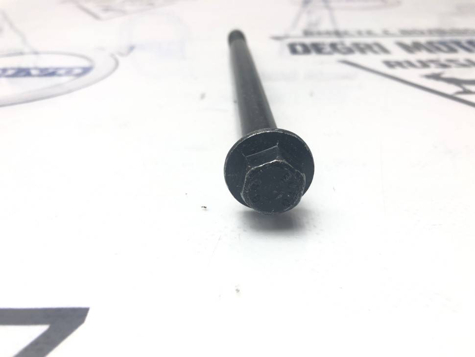 Болт нижний 8-миобразного сайлентблока задней подвески Volvo XC90 \\ М12х190 \\ VOLVO Original 999575