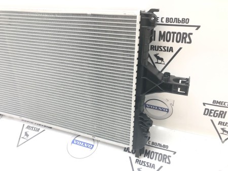 Радиатор охлаждения VOLVO S60, S80, V70 II, XC70 \\ LUZAR LRc 10156