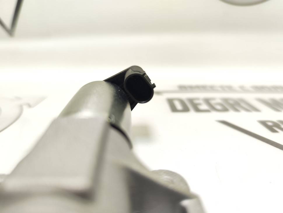 Электромагнитный клапан VVT выпускного распредвала VOLVO S60, S80, XC70, XC90 \\ SW Parts SW36002146