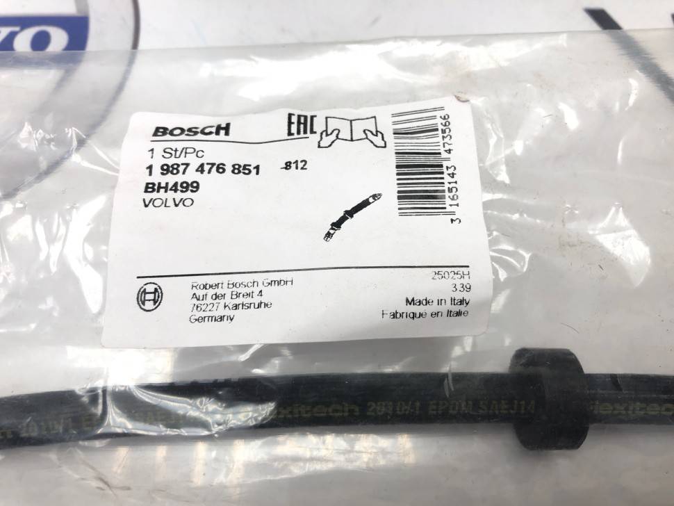 Тормозной шланг передний Volvo S60, S80, V70 II \\ LH=RH \\ BOSCH 1987476851