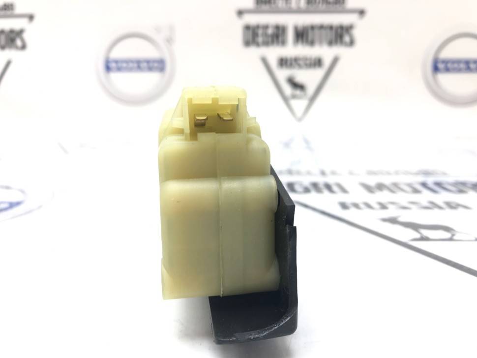 Замок лючка топливного бака Volvo S60, S80, V70 II, XC70, XC90 \\ VOLVO Original 30612856