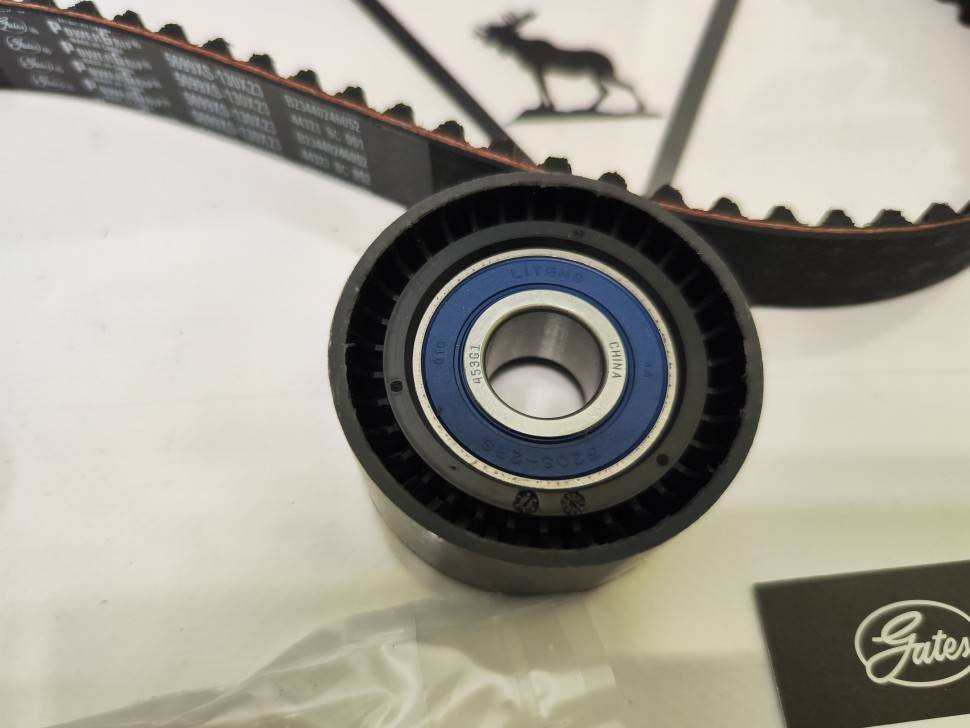 Ремень ГРМ комплект с роликами Вольво B4204T** \\ GATES K015699XS