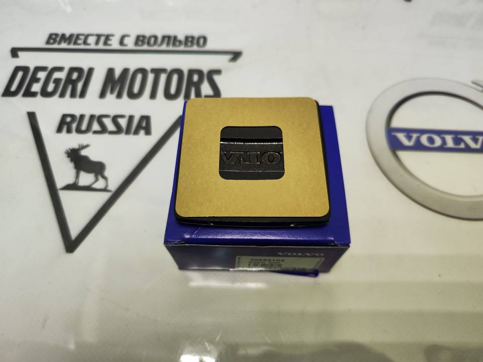 Эмблема решетки радиатора квадратная &quot;Volvo Вольво S80 II, XC70 II, XC90 \\ VOLVO (Original) 30655104