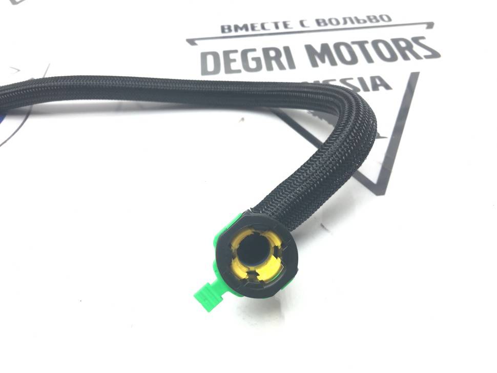 Трубка маслоохладителя нижняя \\ VOLVO S60 II, XC60, XC70 II \\ VOLVO (Original) 31368678